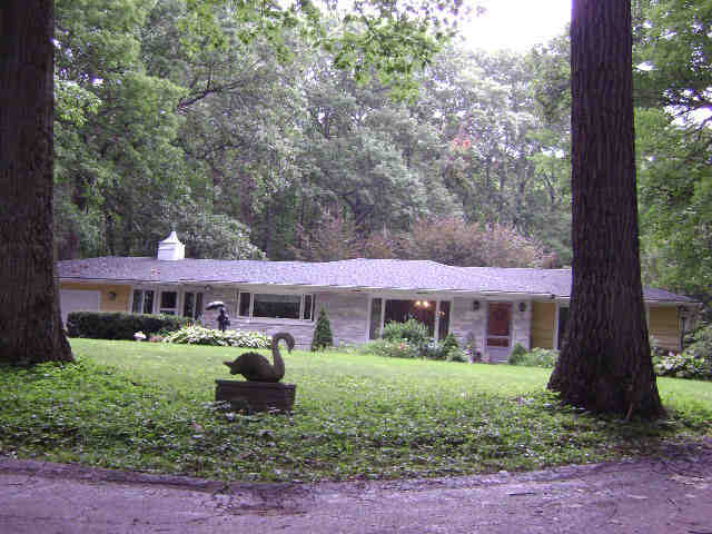 Building photograph for 183 NONNEWAUG RD